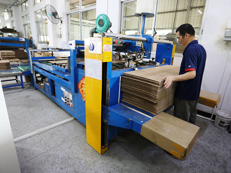 半自動粘箱機(jī)